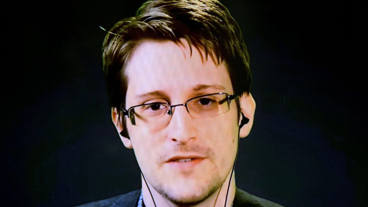 Edward Snowden su Twitter: "Mi sentite, ora?"