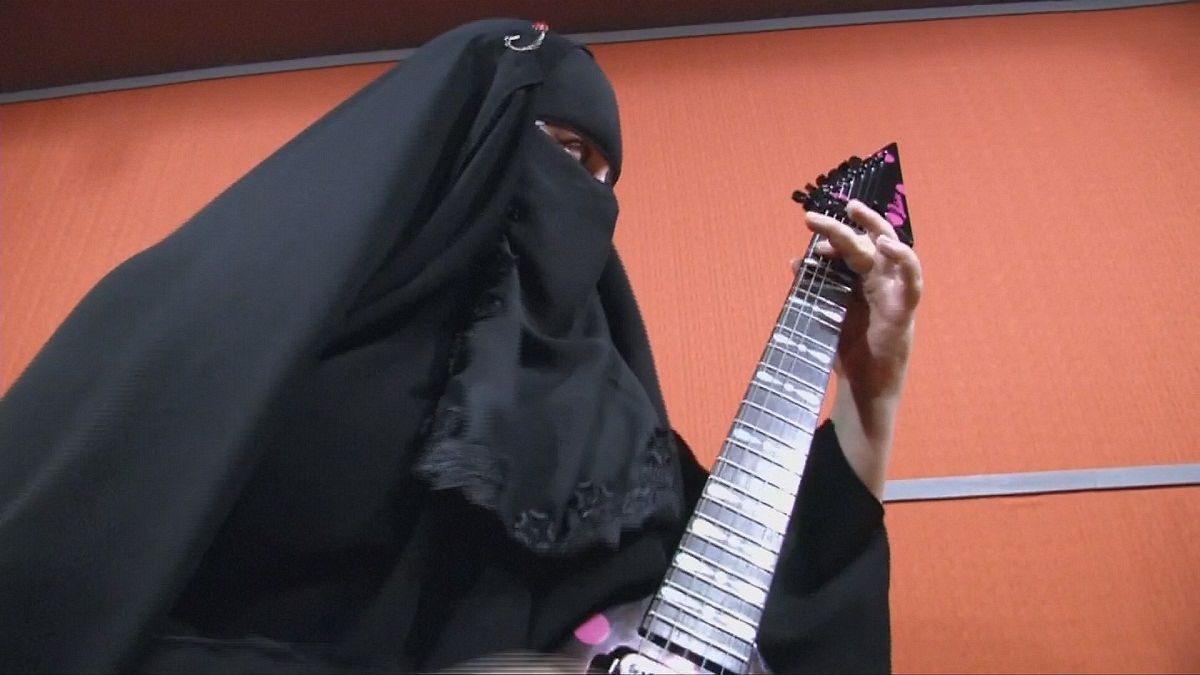 Il burqa e la chitarra elettrica