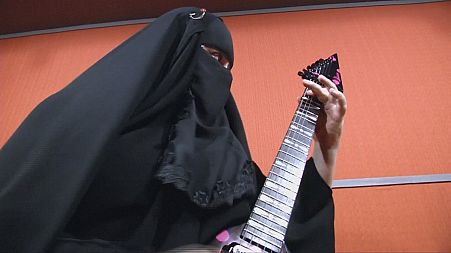 Burqa-clad metal guitarist shredding stereotypes in Brazil