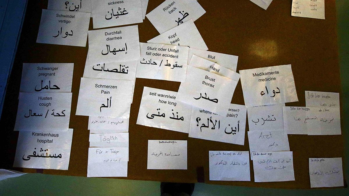 Γερμανία: Μοιράζουν στους πρόσφυγες το Σύνταγμα στα αραβικά