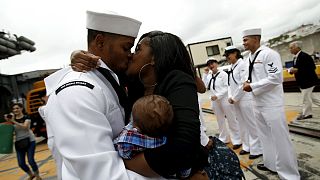 Marinheiros do USS Ronald Reagan estão de regresso