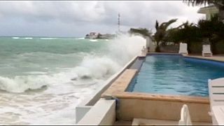 Hurricane Joaquin kasırgası ABD'nin doğu kıyılarına doğru ilerliyor