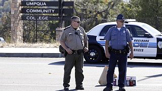 Stati Uniti: Obama affranto dopo la strage nel campus in Oregon chiede di cambiare le leggi sulle armi