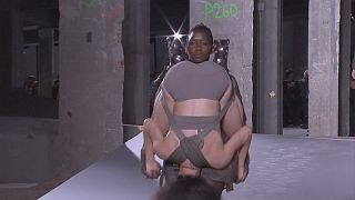 O desfile futurista e macabro de Rick Owens em Paris