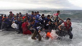 Miles de refugiados siguen llegando a las costas griegas