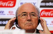 FIFA: Блаттер отказывается уходить в отставку