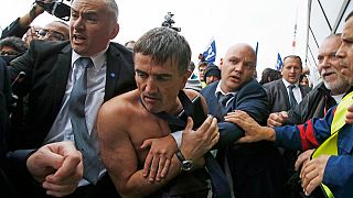 Diretores da Air France violentados por trabalhadores em fúria
