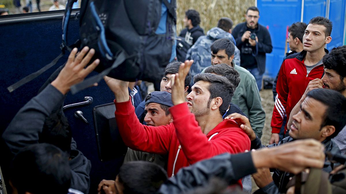 Migrantes continuam a rumar à Sérvia