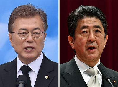 South Korean President Moon Jae-in (left) and Japanese Prime Minister Shinzo Abe (right).
