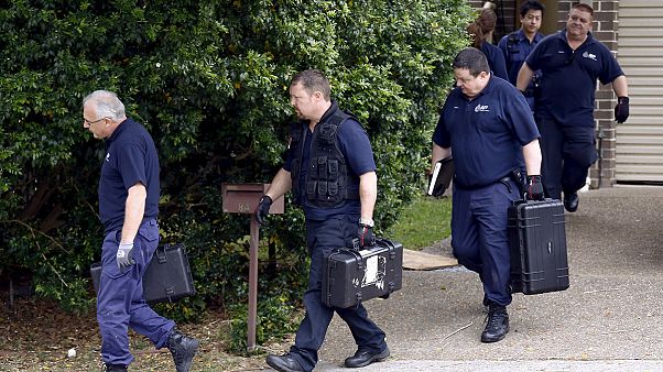 Megszállták a rendőrök Sydney külvárosát Megszállták a rendőrök Sydney külvárosát