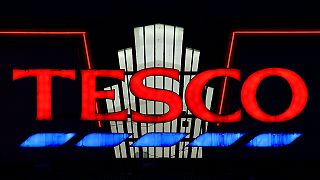 Tesco gana la mitad menos en su primer semestre por la rivalidad de las marcas blancas en el Reino Unido