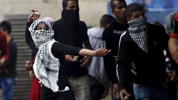 Espiral de violência prossegue entre palestinianos e israelitas Espiral de violência prossegue entre palestinianos e israelitas