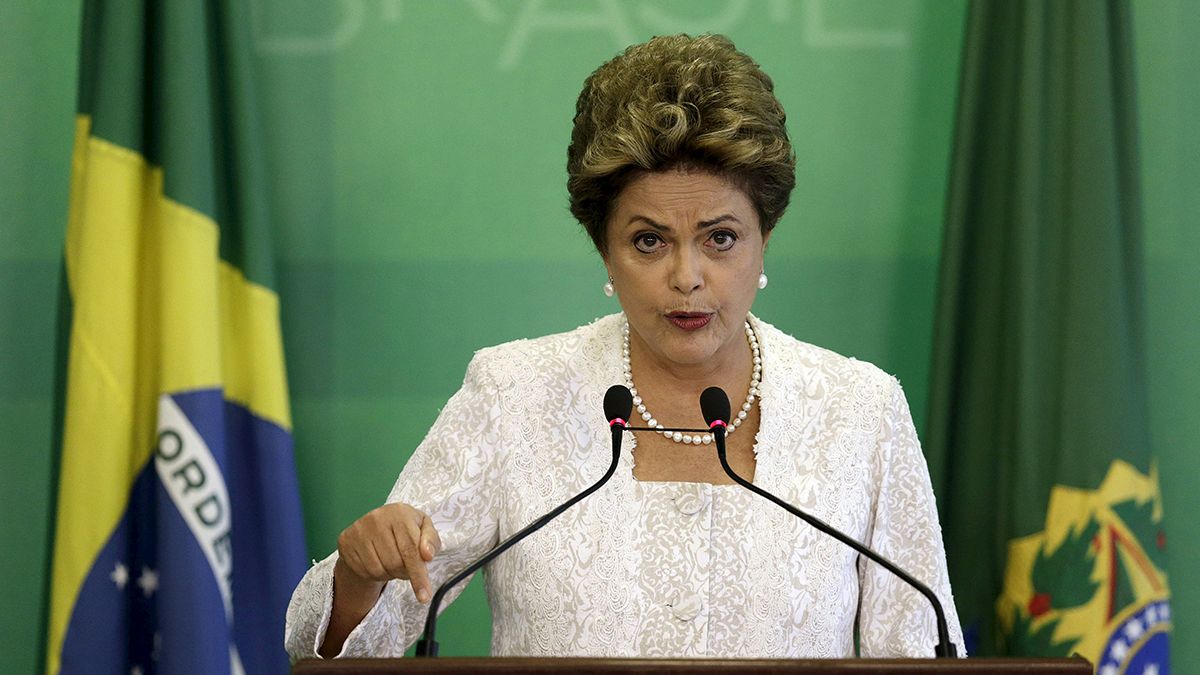 Президенту Бразилии грозит импичмент за фальсифицированную отчетность правительства