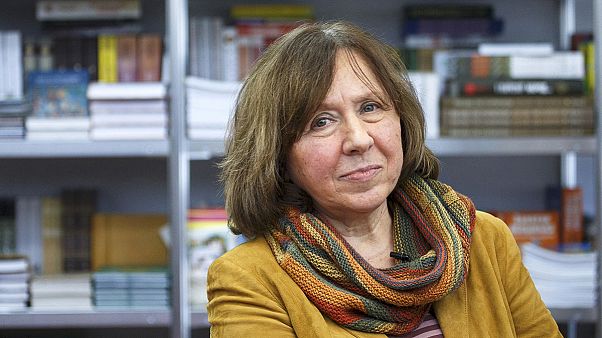 Svetlana Alexievitch reçoit le Nobel de littérature Svetlana Alexievitch reçoit le Nobel de littérature