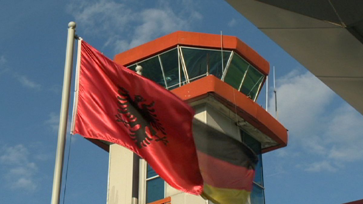 Migranti: Germania accelera procedure rimpatrio verso l'Albania