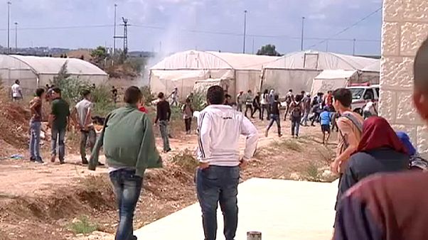 من طولكرم: مواجهات بين الطلبة والجيش الاسرائيلي وغاز "غريب" من طولكرم: مواجهات بين الطلبة والجيش الاسرائيلي وغاز "غريب"