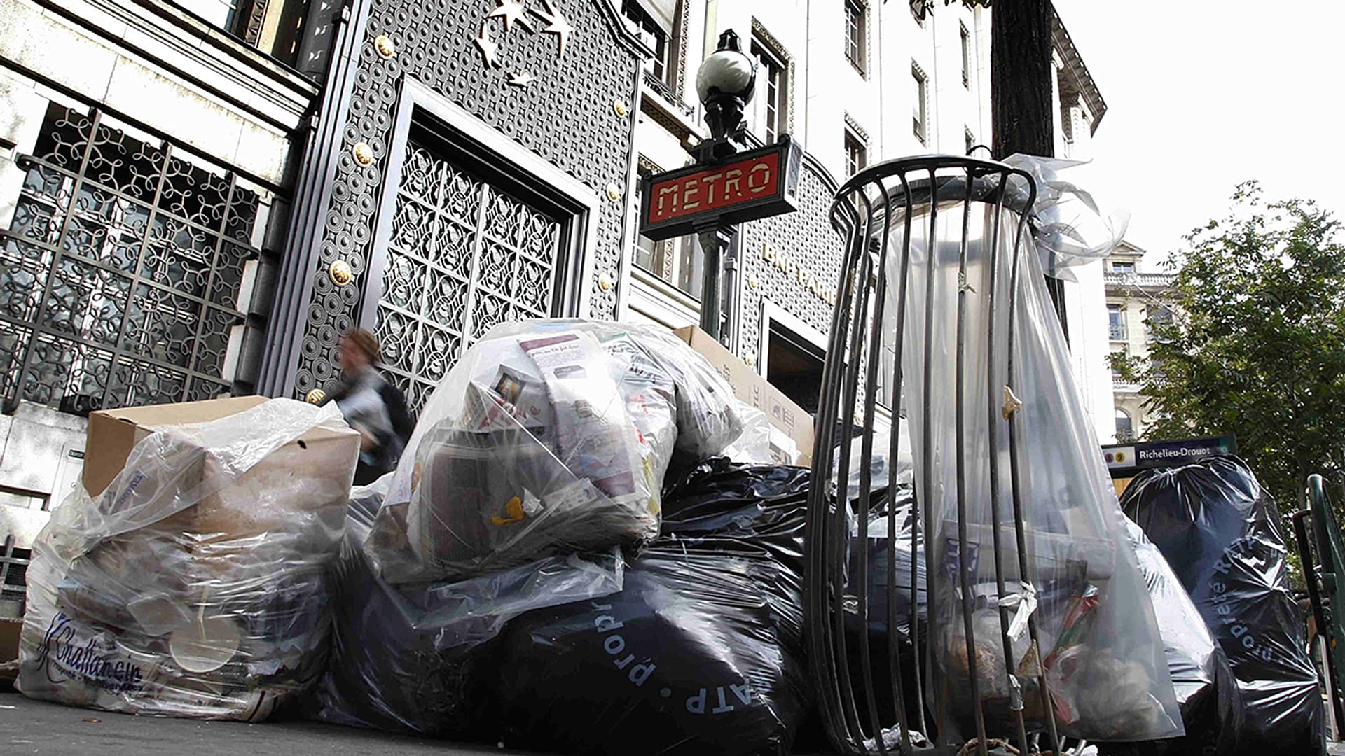 Large Refuse Collection Video. Paris refuse collection strike ends after four days | Euronews