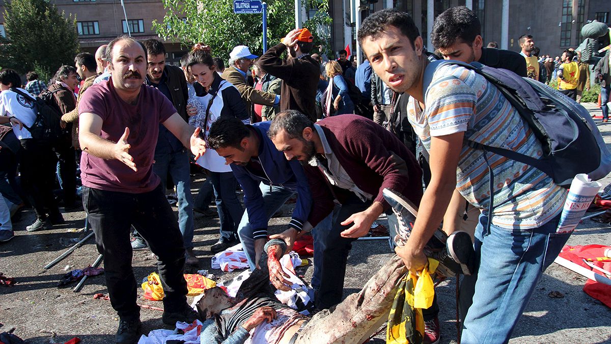 Десятки погибших в Анкаре в результате двух взрывов