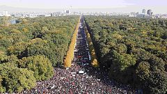 Βερολίνο: Μαζική διαδήλωση κατά της συμφωνίας ελεύθερου εμπορίου ΗΠΑ-ΕΕ