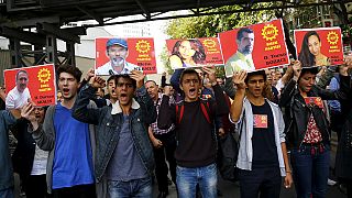 Miles de turcos salen a la calle para rendir homenaje a las víctimas del peor atentado en la historia de Turquía