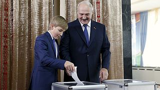 حضور لوکاشنکو در پای صندوق رای برای شرکت در انتخابات ریاست جمهوری بلاروس