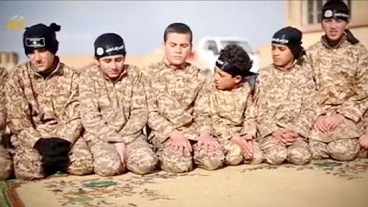 ИГИЛ готовит детей стать моджахедами