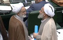 İran Parlamentosu nükleer anlaşmayı onayladı