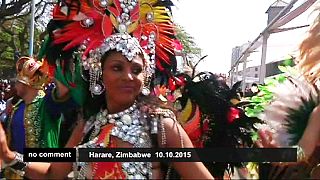 El carnaval llena las calles de Zimbabwe