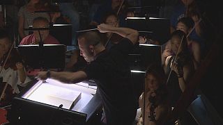 Дирижер Янник Незе-Сеген и оркестр Метрополитен-опера в Нью-Йорке
