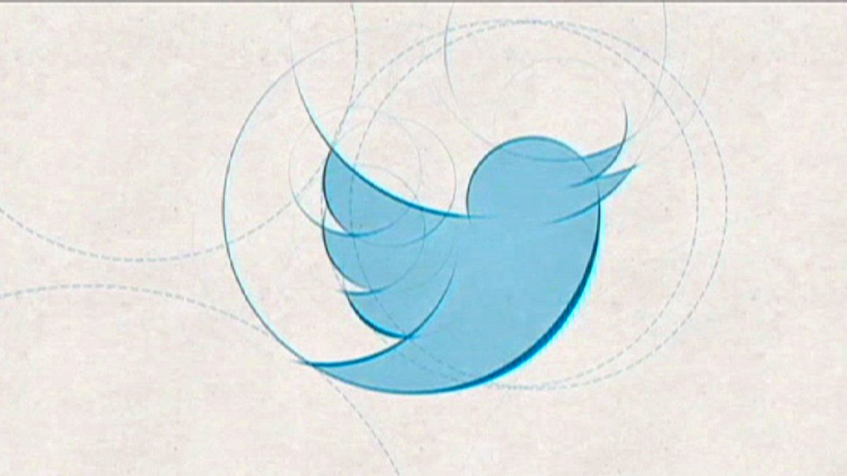 موقع تويتر ينوي تسريح ثلاثمائة وستة وثلاثين موظفا