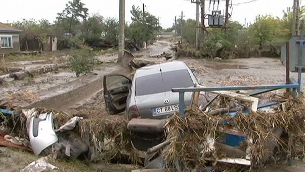 Romania floods leave motorists stranded