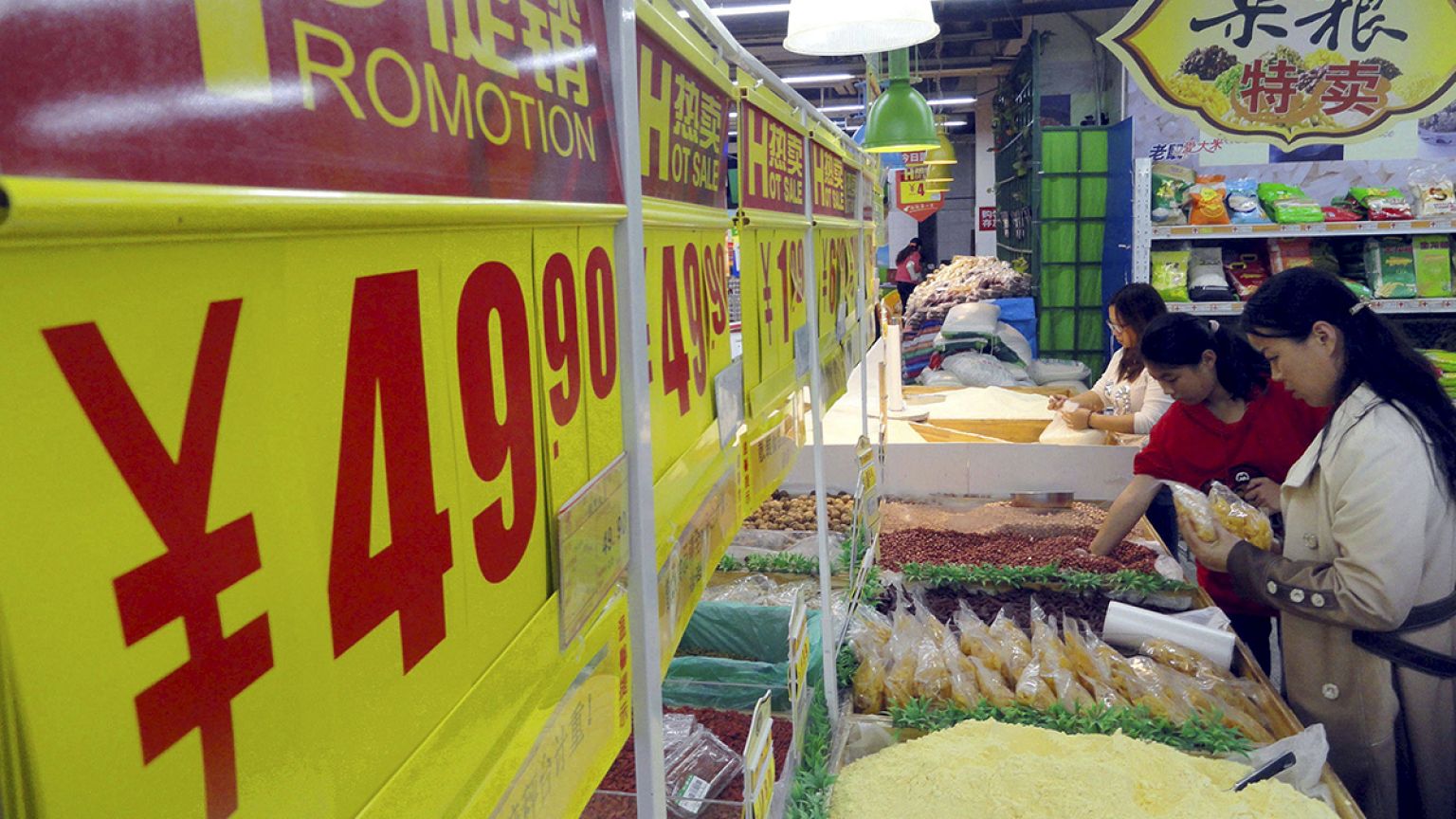 Cina, l'inflazione rallenta. Prezzi alla produzione ancora in calo