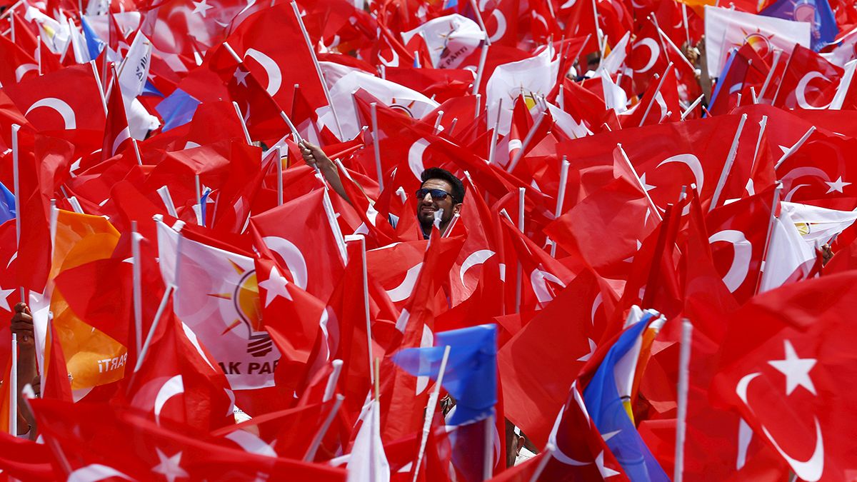 Эксперт: "Эрдоган думает, что останется президентом де-факто"