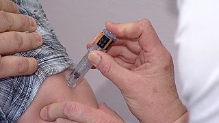 Испанские добровольцы испытали вакцину от Эболы