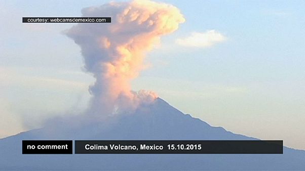Erupción del volcán de Colima, en México Erupción del volcán de Colima, en México