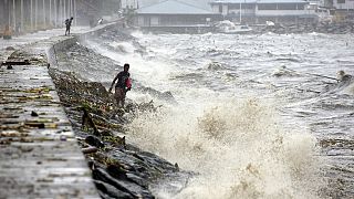 Typhoon Koppu begins battering the Philippines
