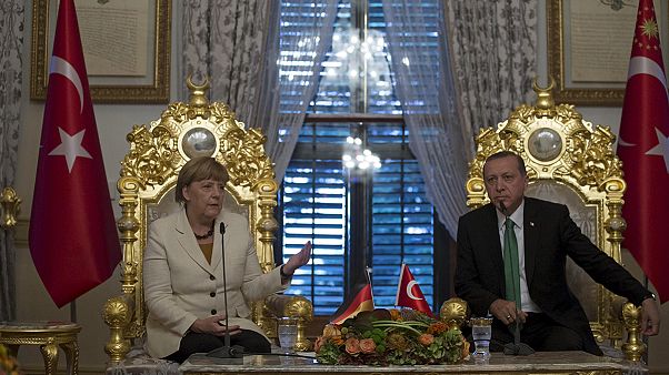 Merkel Ankara segítségét kérte a menekültválság enyhítéséhez Merkel Ankara segítségét kérte a menekültválság enyhítéséhez
