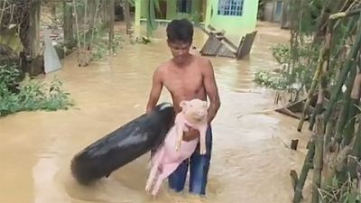 Τυφώνας αφήνει διαλυμένες τις βόρειες Φιλιππίνες