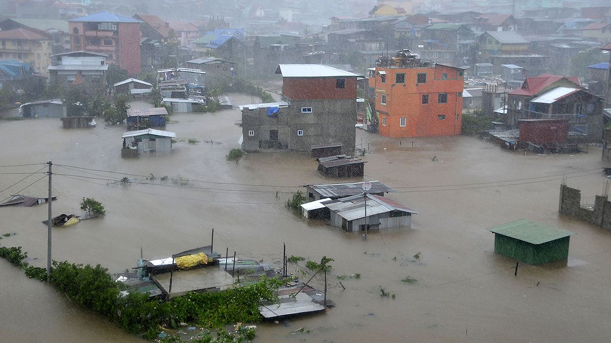 Филиппины: до 16 человек возросло число жертв тайфуна "Коппу"