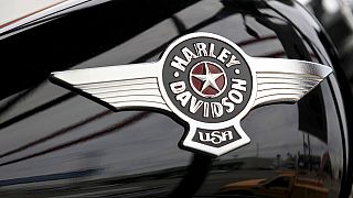 Harley-Davidson fährt bergab