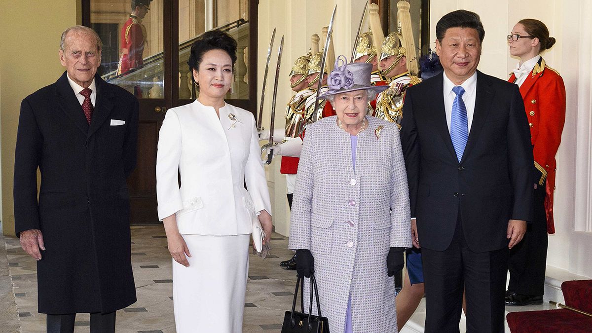 Mit Kutsche und Kanonen: Britisches Königshaus empfängt chinesischen Präsidenten