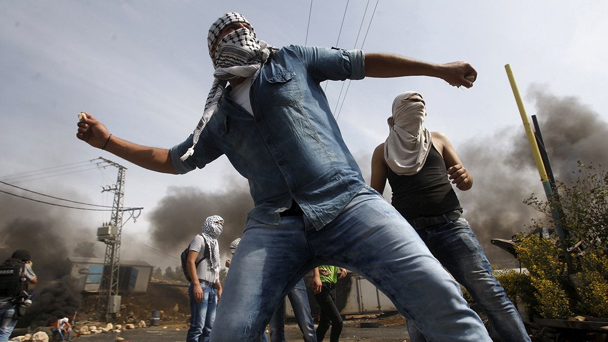 Palestinianos e israelita mortos em novos ataques