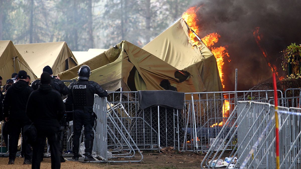 Σλοβενία: Εκτεταμένη πυρκαγιά σε προσφυγικό καταυλισμό