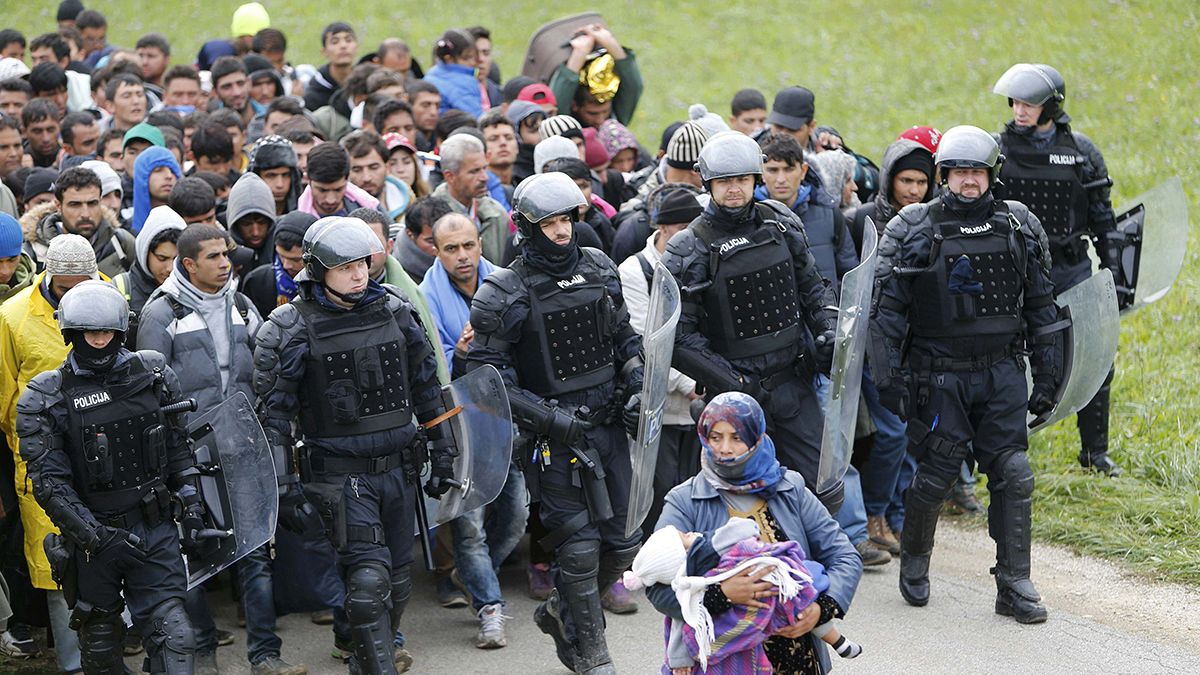 Thousands of refugees enter Slovenia as Ljubljana seeks EU help