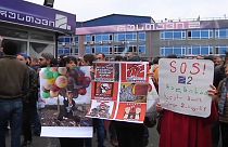 Grúzia: tüntetés egy ellenzéki tv miatt