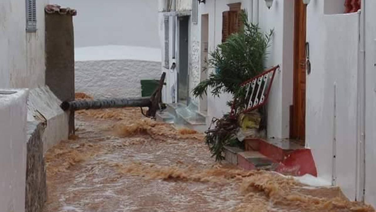 Εικόνες καταστροφής στην Ύδρα – Πλημμύρισε όλο το νησί!