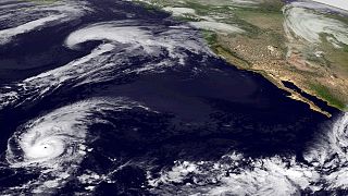 المكسيك تحذر سكانها من وصول إعصار باتريسيا إلى سواحلها
