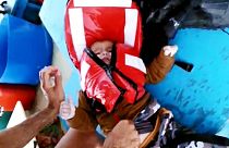 Bebé de 18 meses rescatado con vida en el mar Egeo