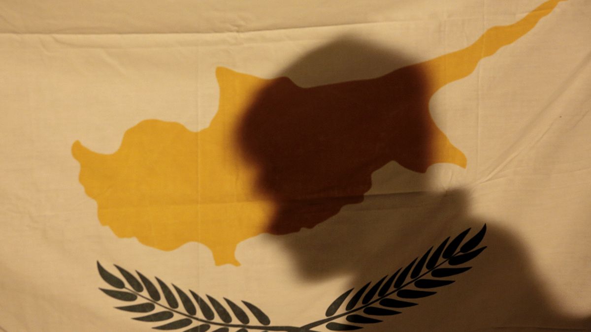 Fitch: Αναβάθμισε σε «Β+» την Κύπρο