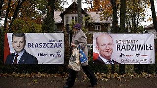 Législatives en Pologne : fin de la campagne électorale, les conservateurs donnés gagnants
